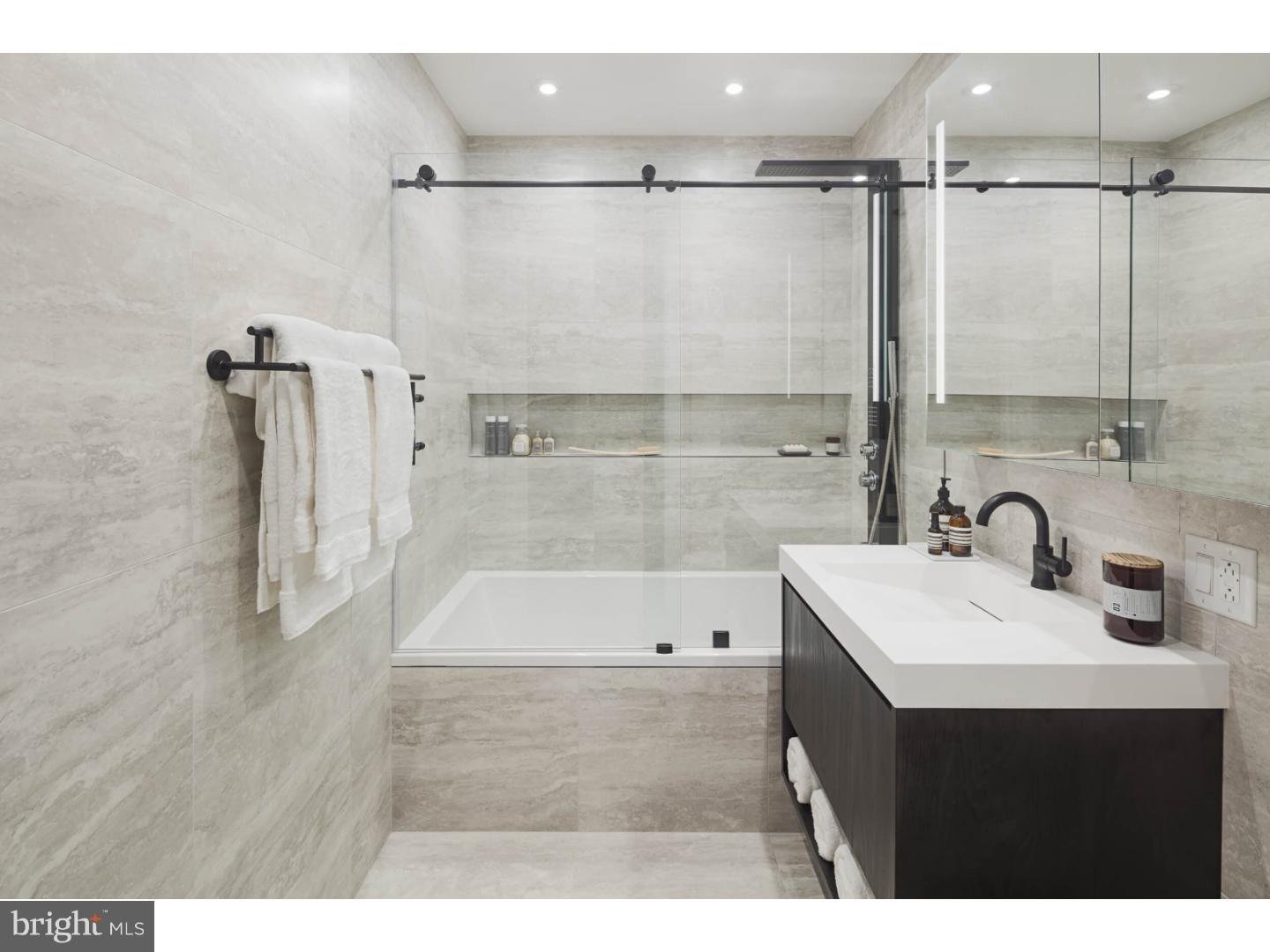 1401 SPRUCE STREET Unit: 2B