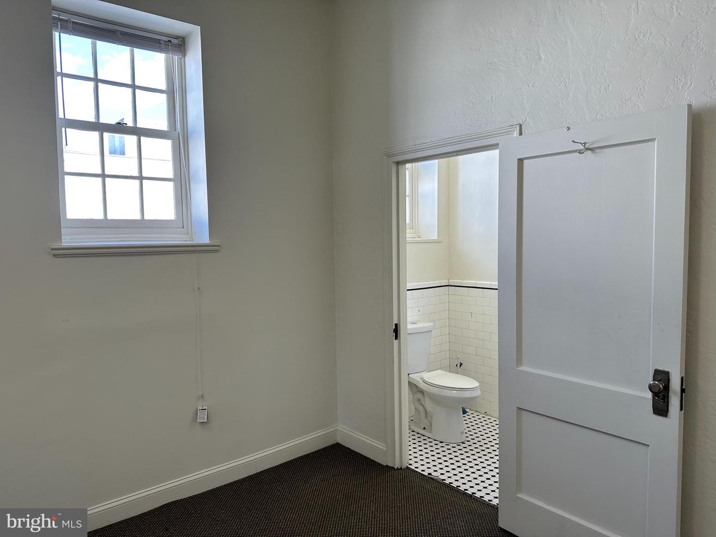 228 W Chelten AVENUE Unit: 2