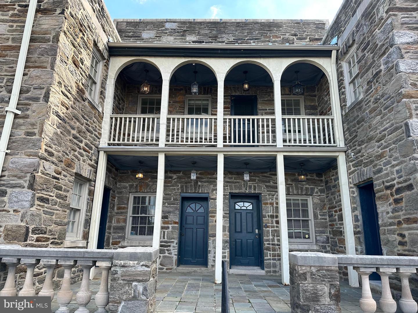 228 W Chelten AVENUE Unit: 2