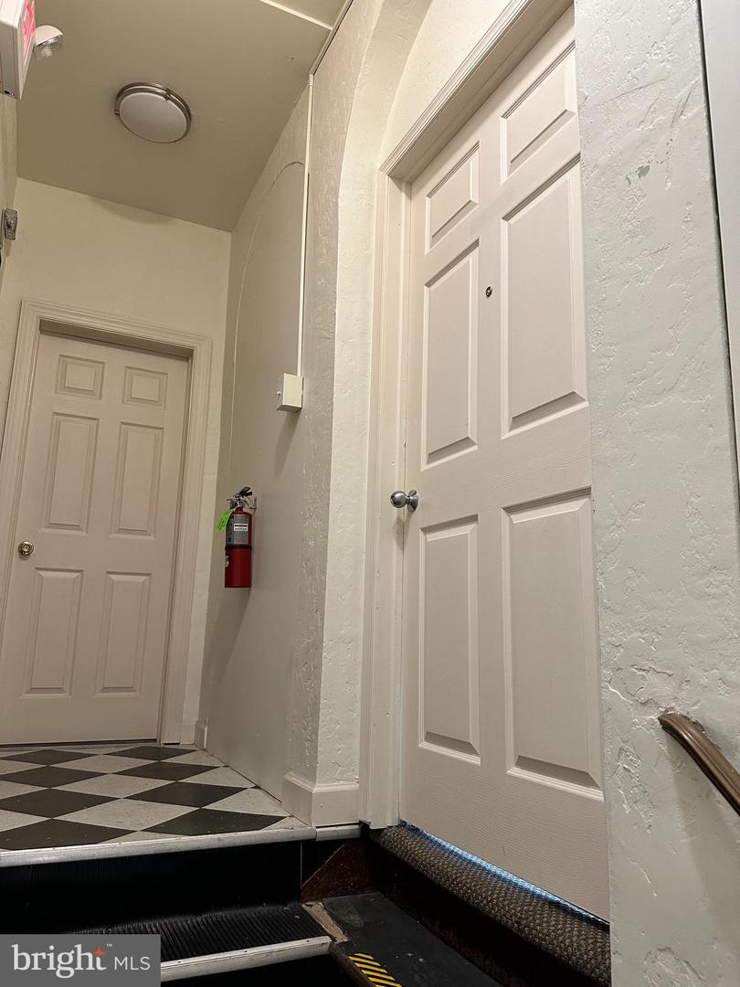 228 W Chelten AVENUE Unit: 2