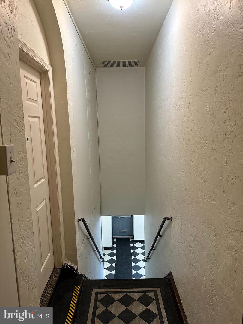 228 W Chelten AVENUE Unit: 2