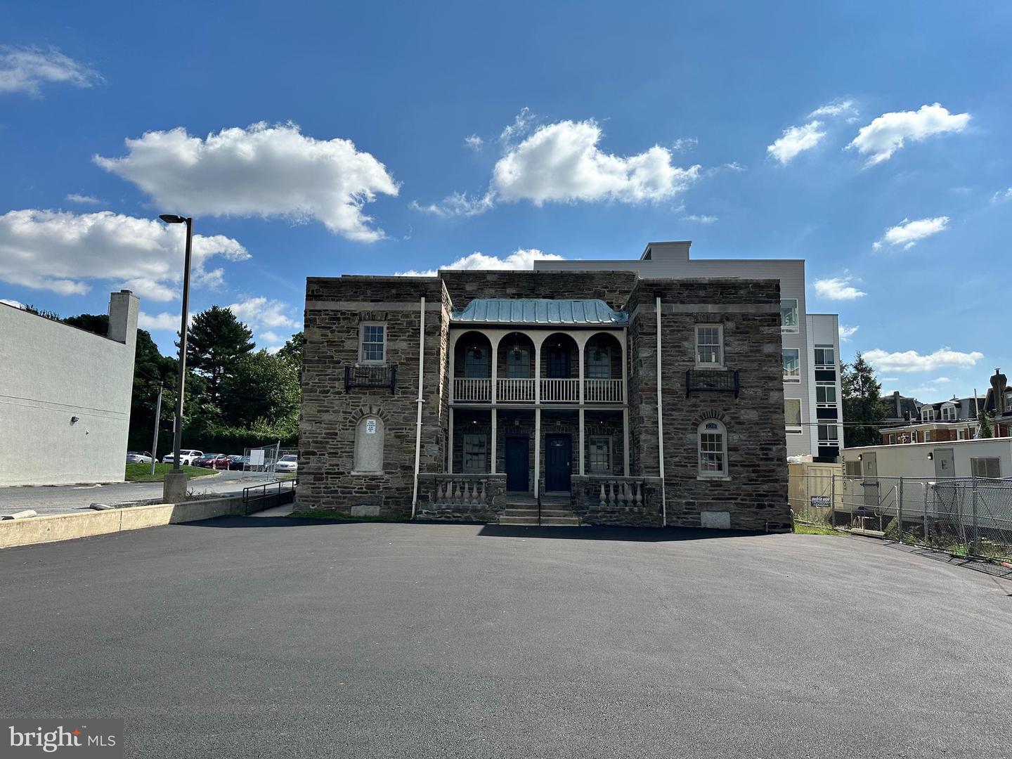 228 W Chelten AVENUE Unit: 2