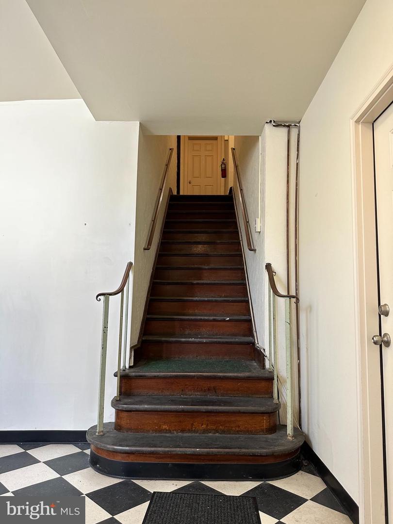 228 W Chelten AVENUE Unit: 2