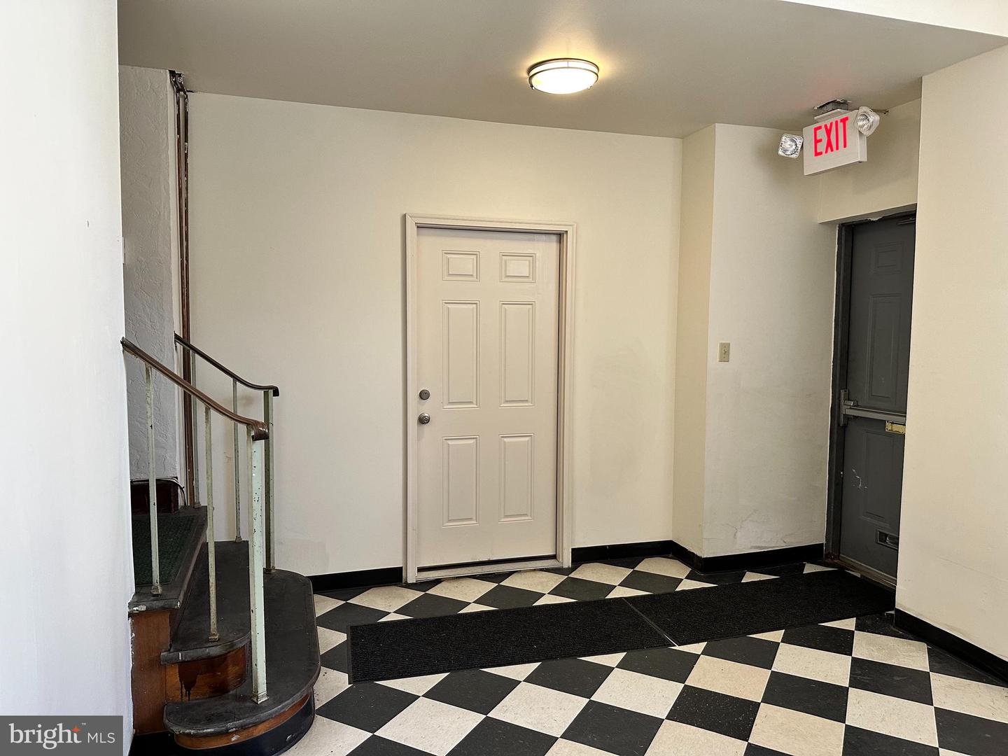 228 W Chelten AVENUE Unit: 2