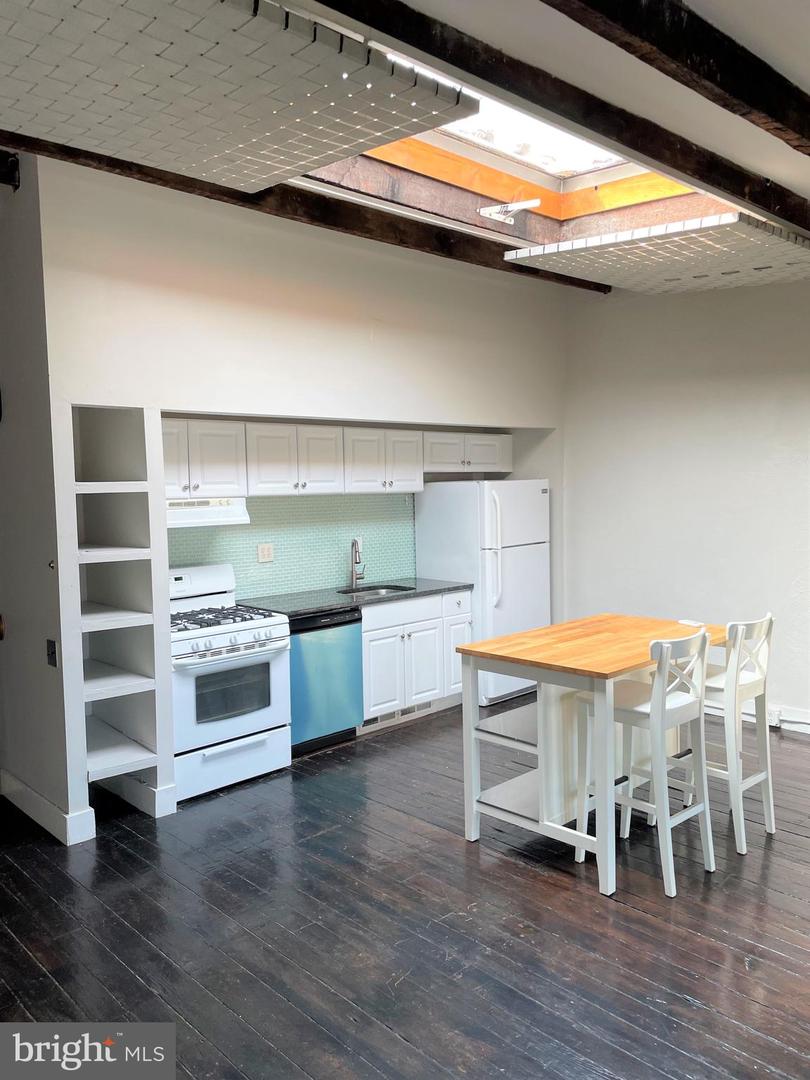 160-164 N 3RD STREET Unit: 160-3R