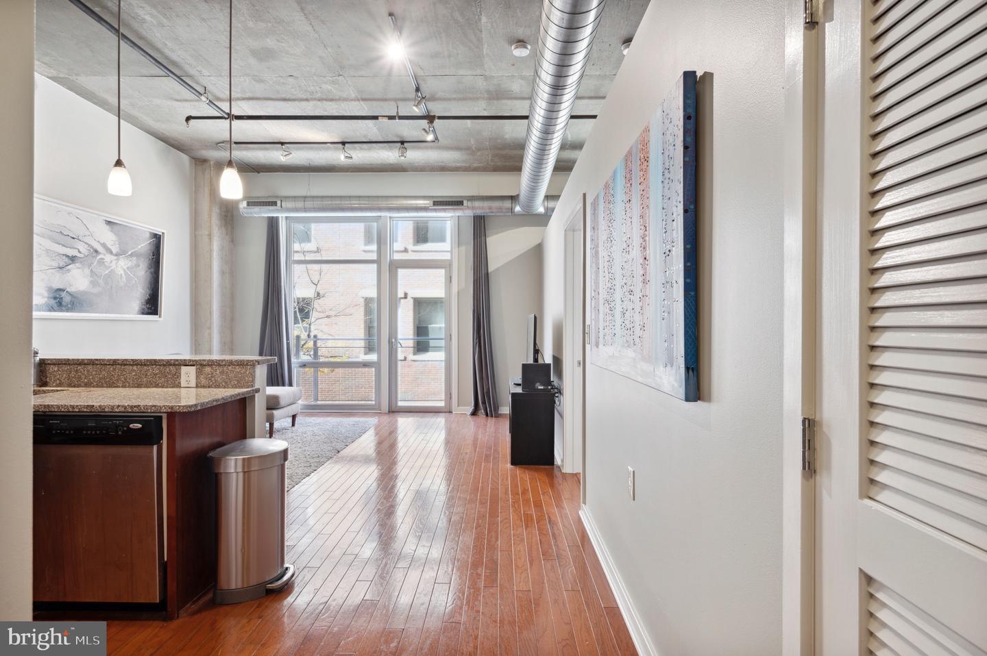 113 N BREAD STREET Unit: 3G2