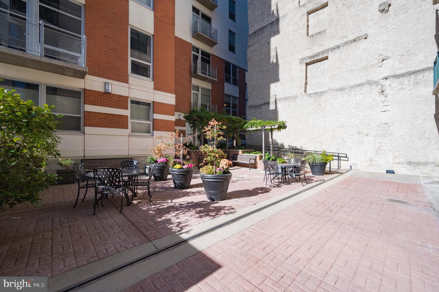 113 N BREAD STREET Unit: 3G2