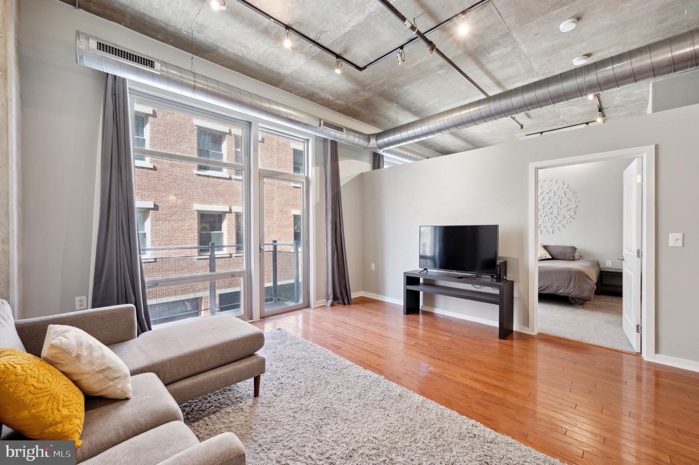 113 N BREAD STREET Unit: 3G2