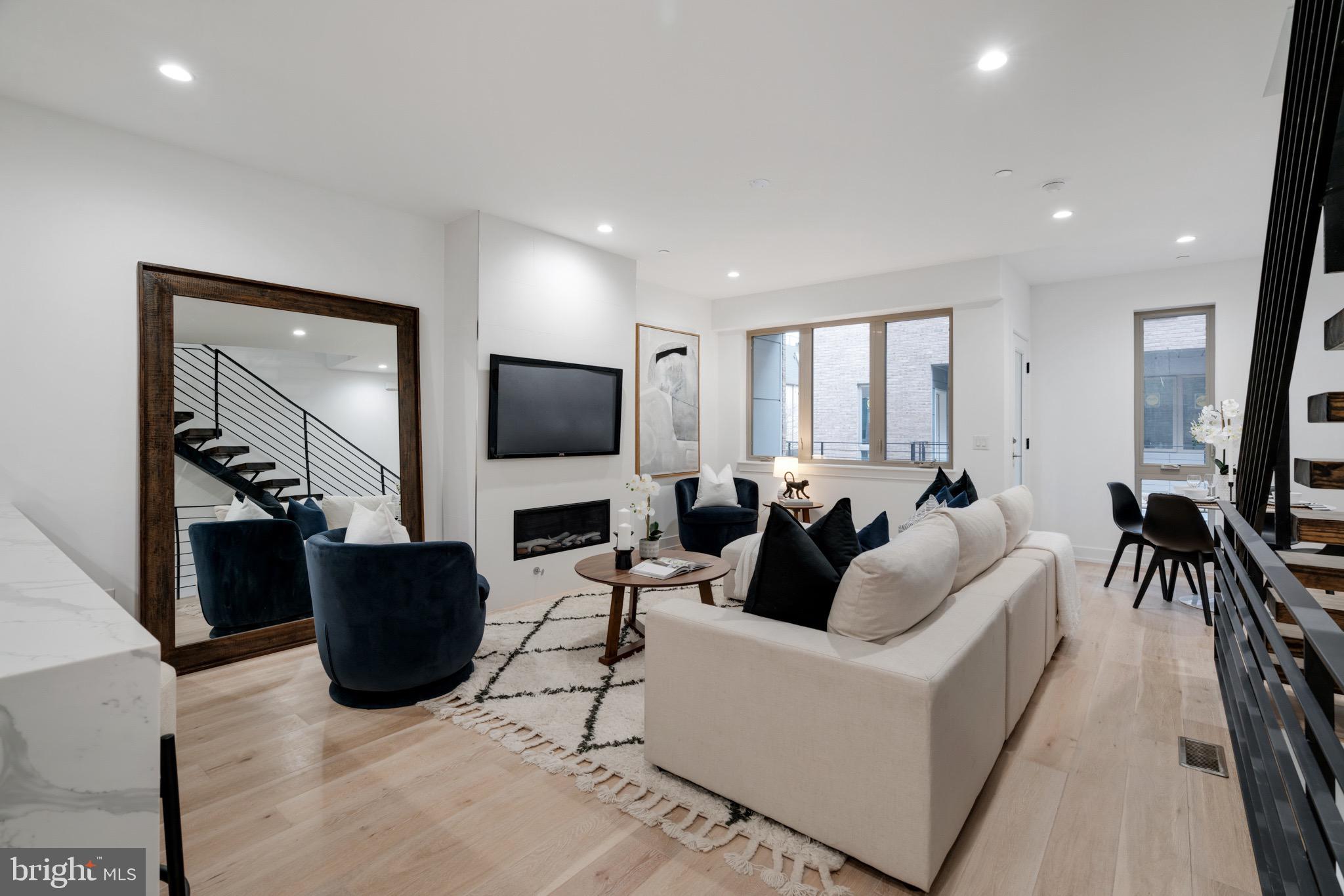 119 Greenwich St #11