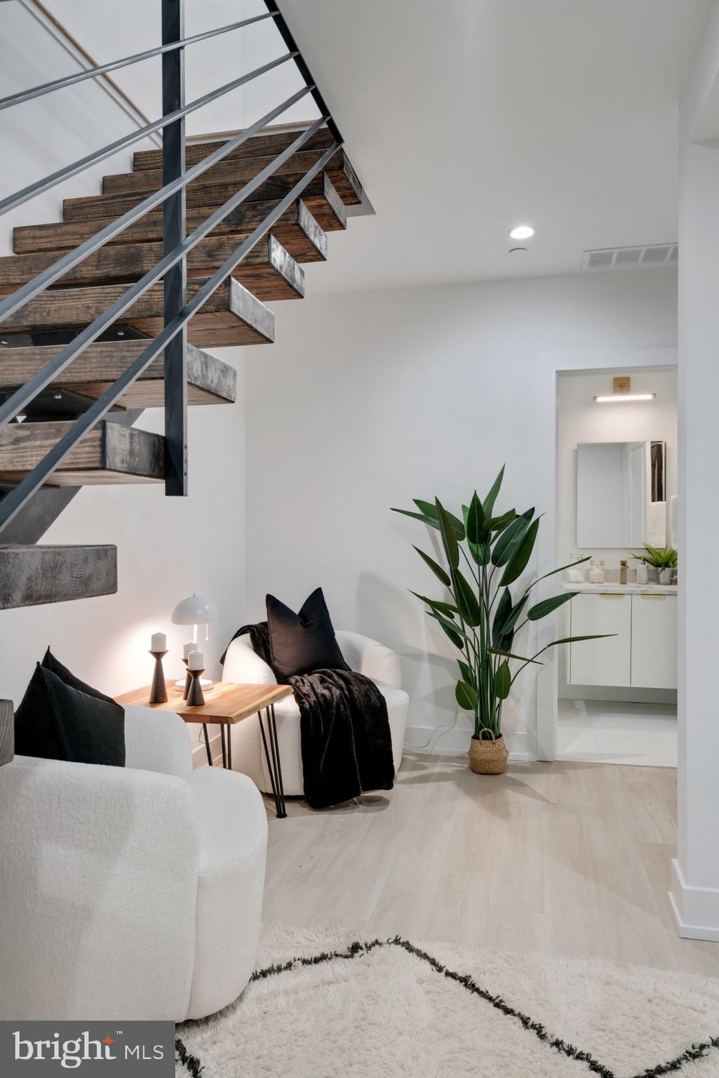 119 Greenwich St #11