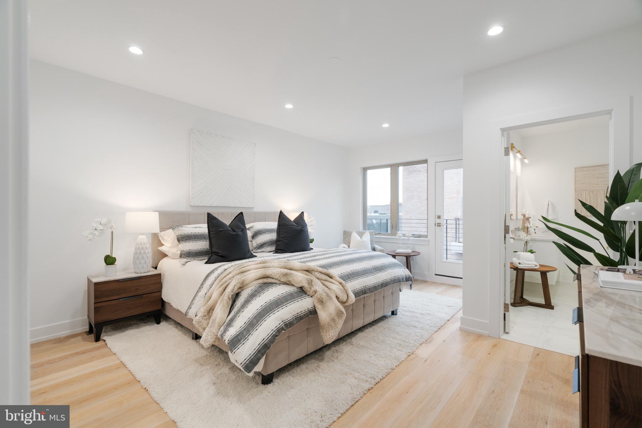 119 Greenwich St #11