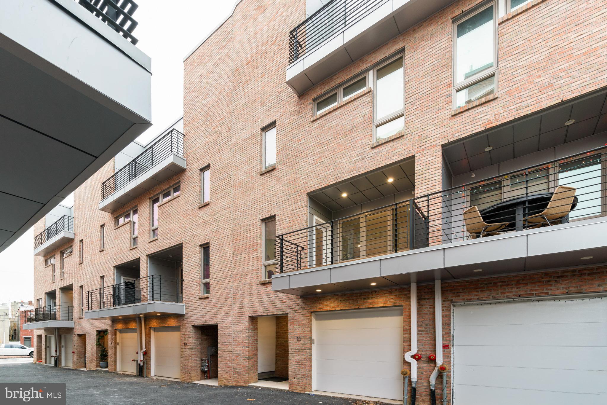 119 Greenwich St #11