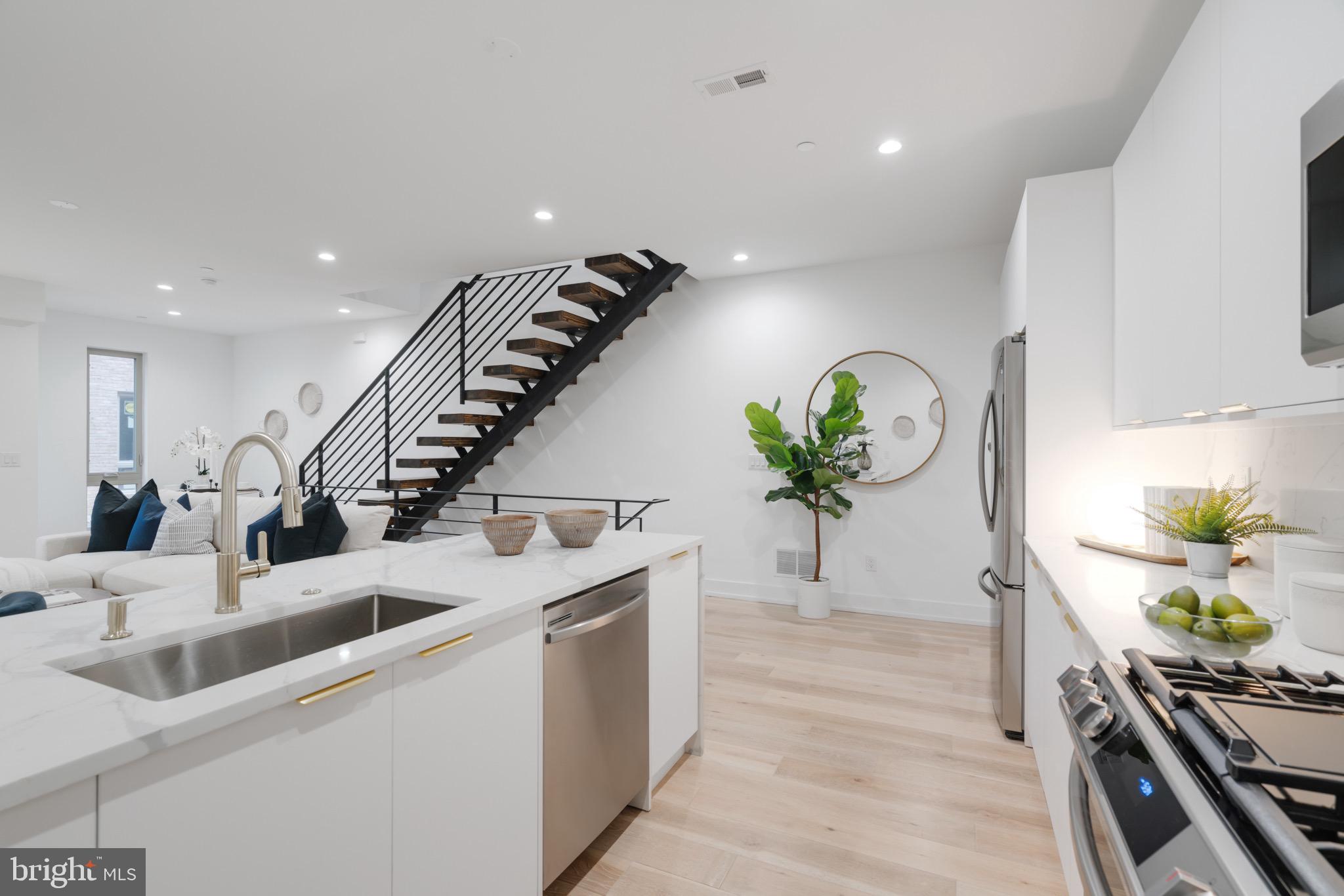 119 Greenwich St #11