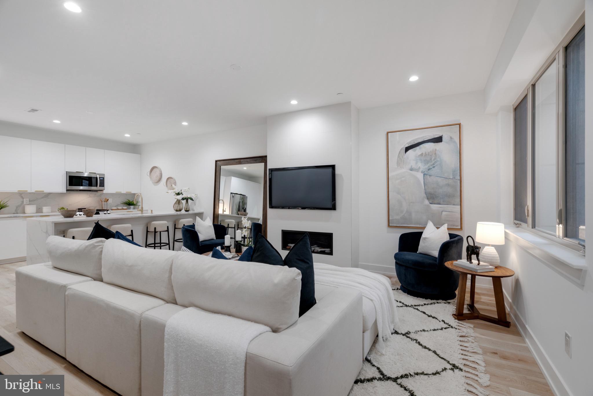 119 Greenwich St #11