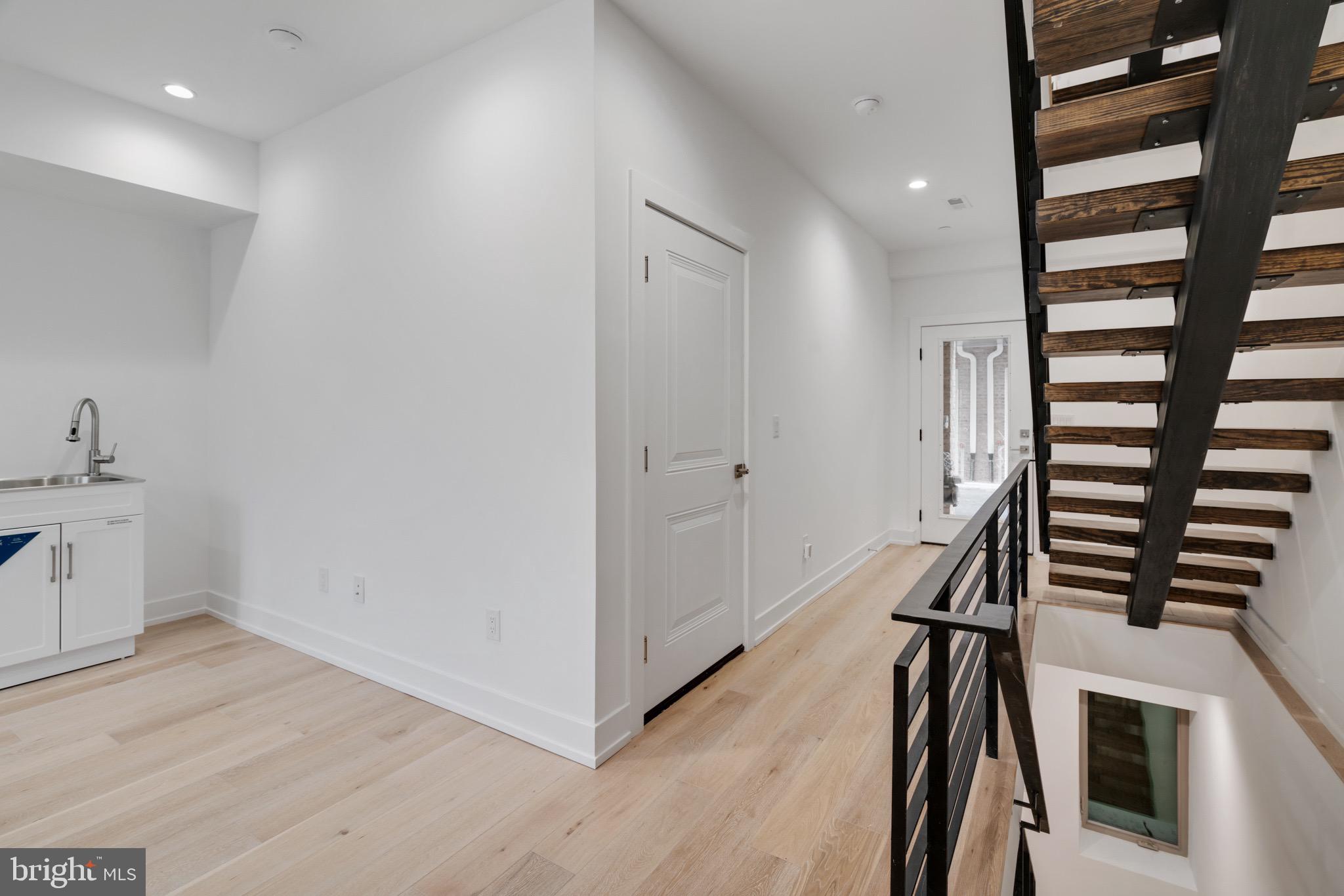 119 Greenwich St #11