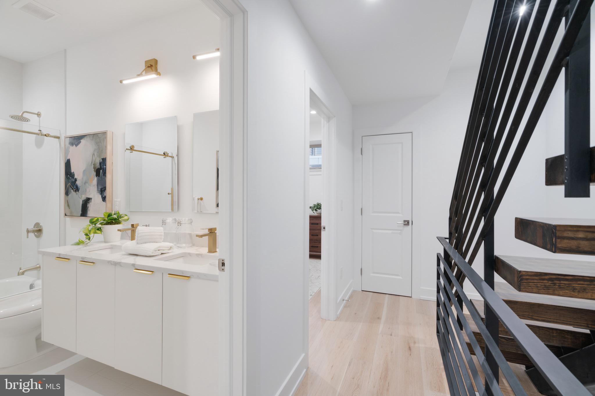 119 Greenwich St #11