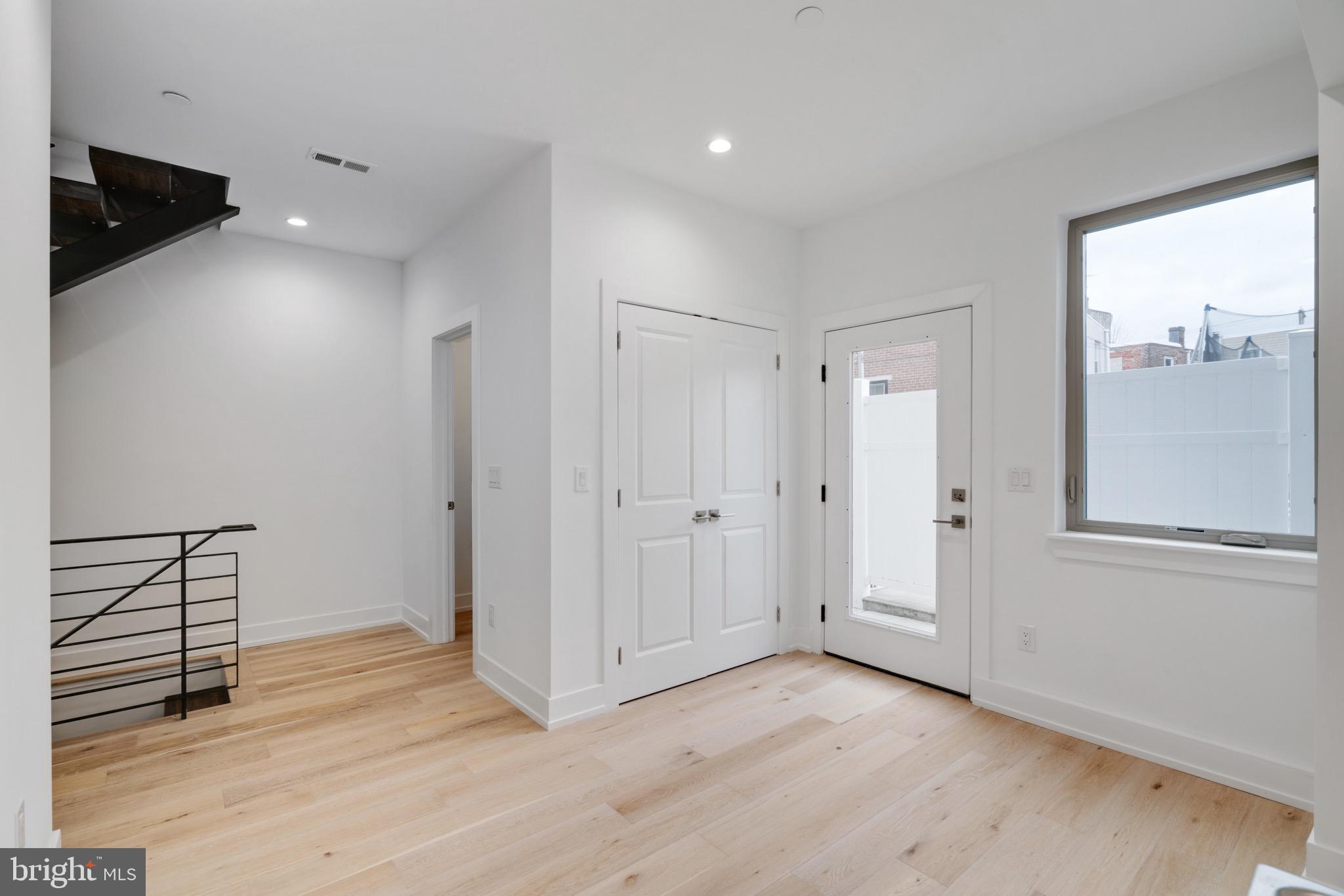 119 Greenwich St #11