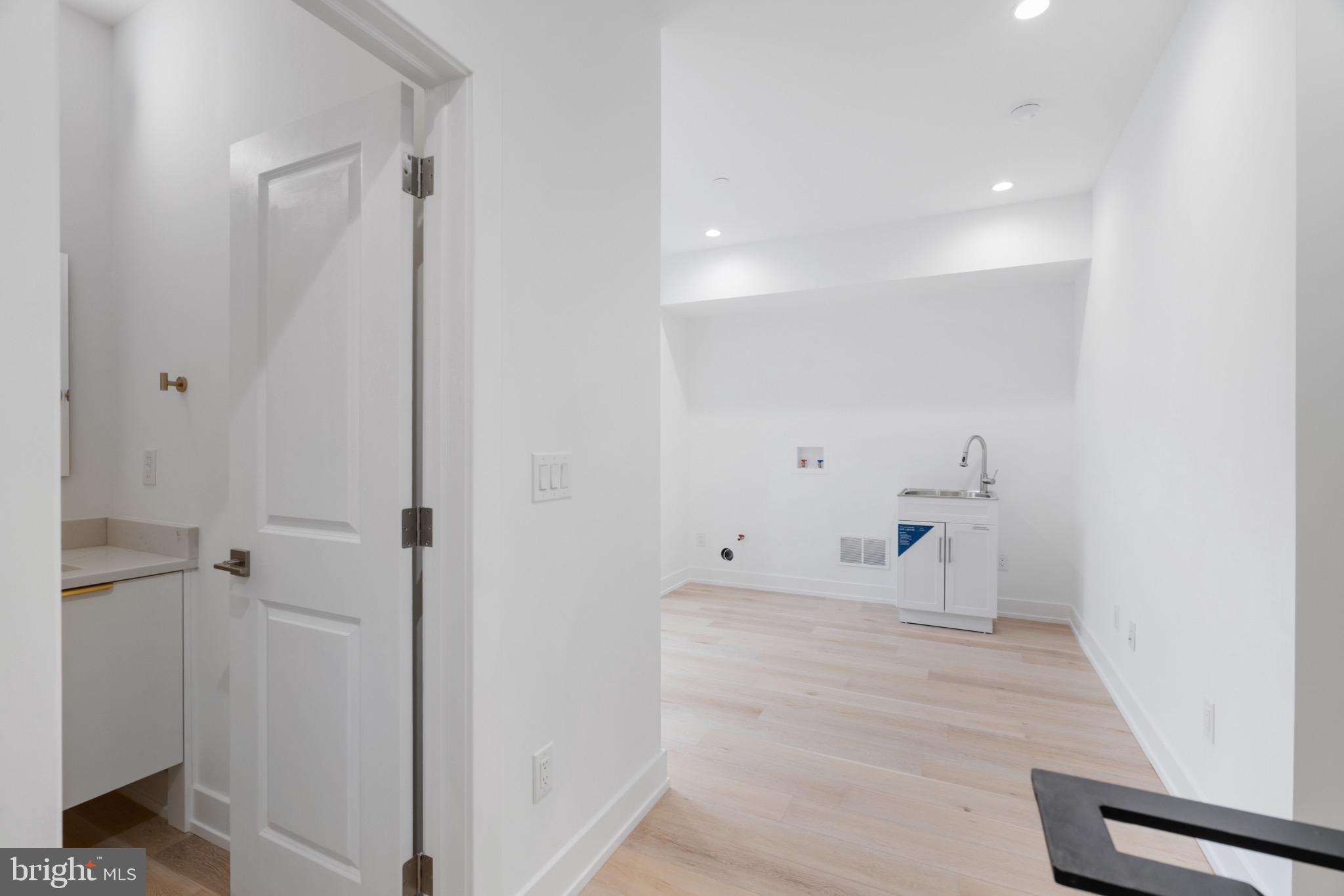 119 Greenwich St #11