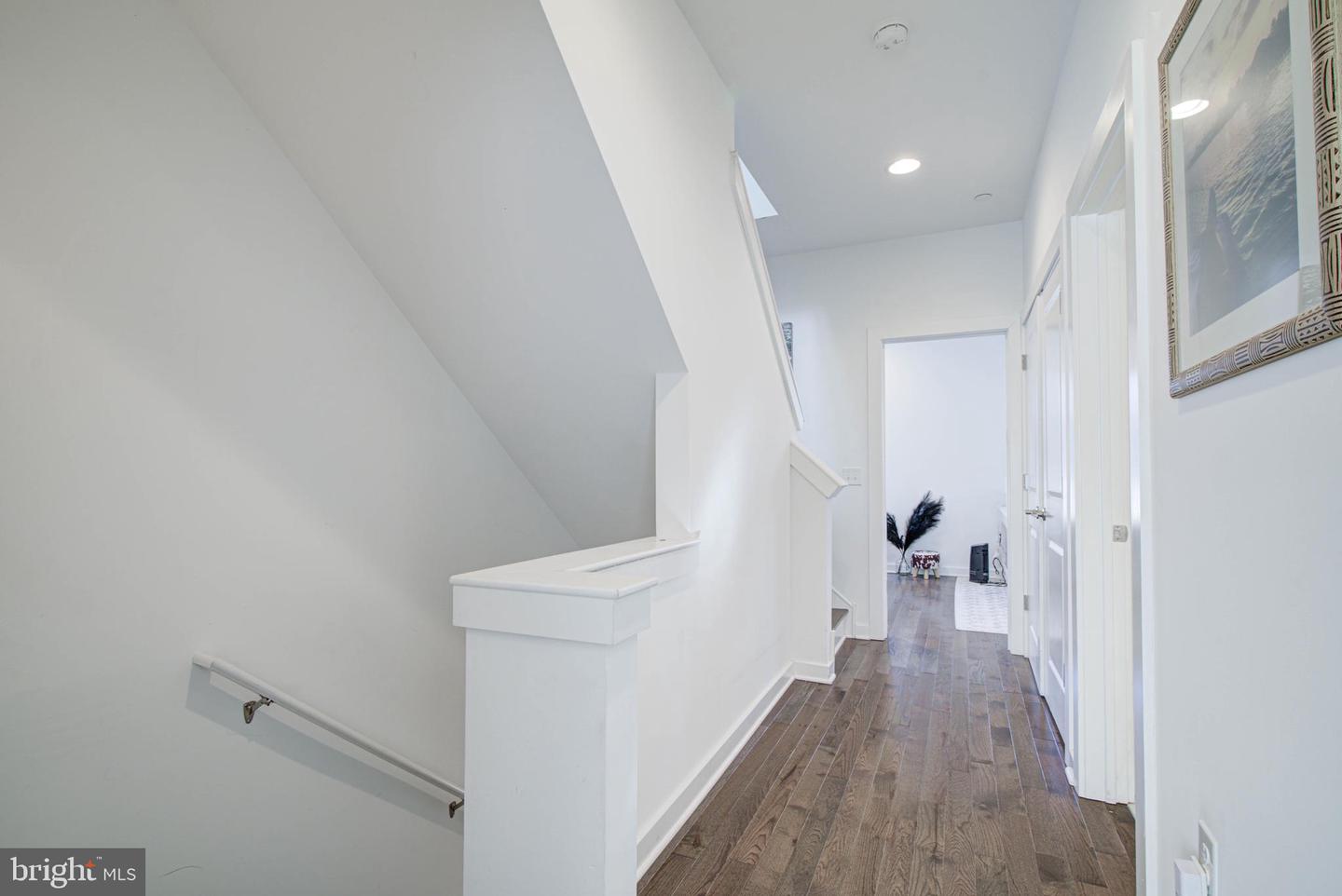 2520 E Monmouth STREET
