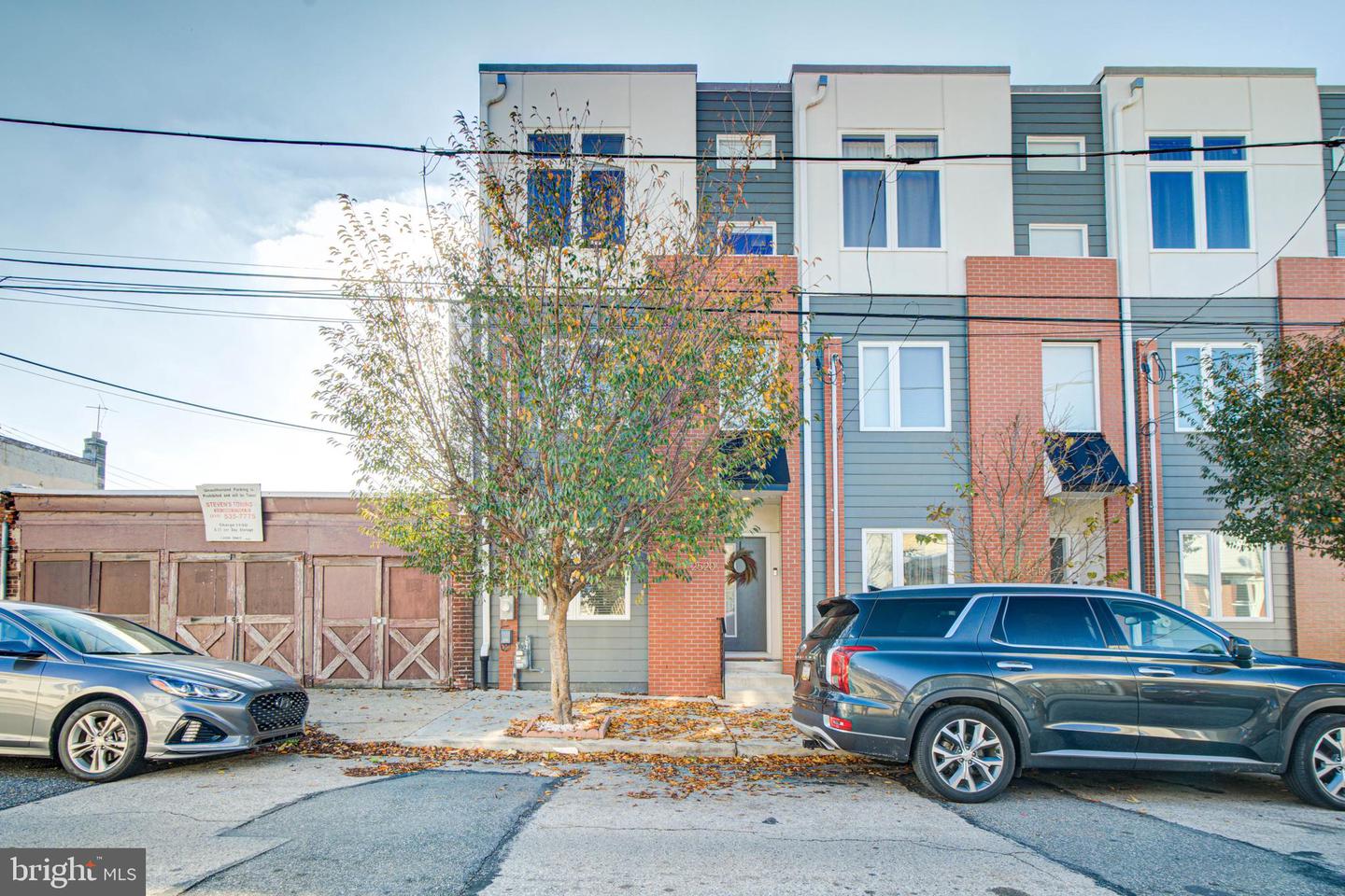 2520 E Monmouth STREET