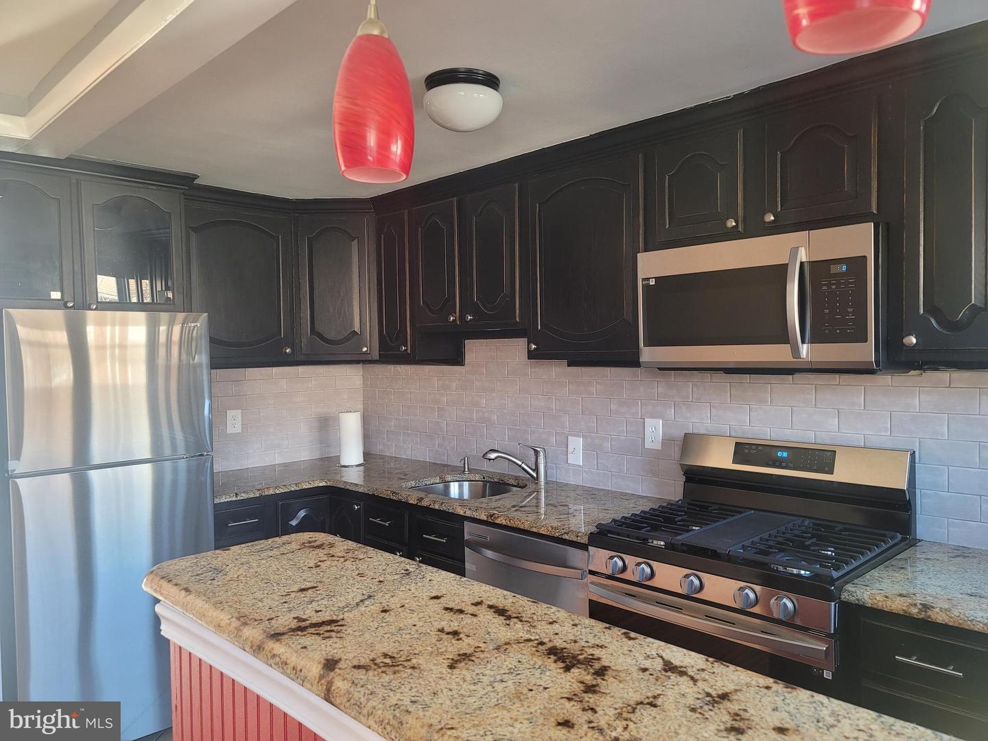 2125 Devereaux AVENUE