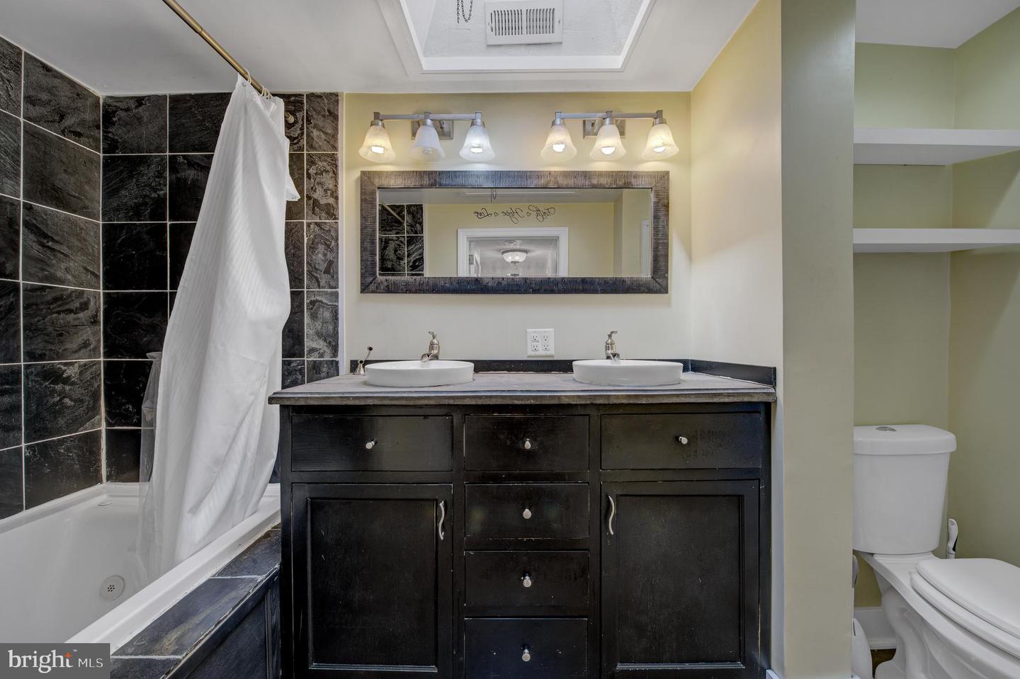 2125 Devereaux AVENUE