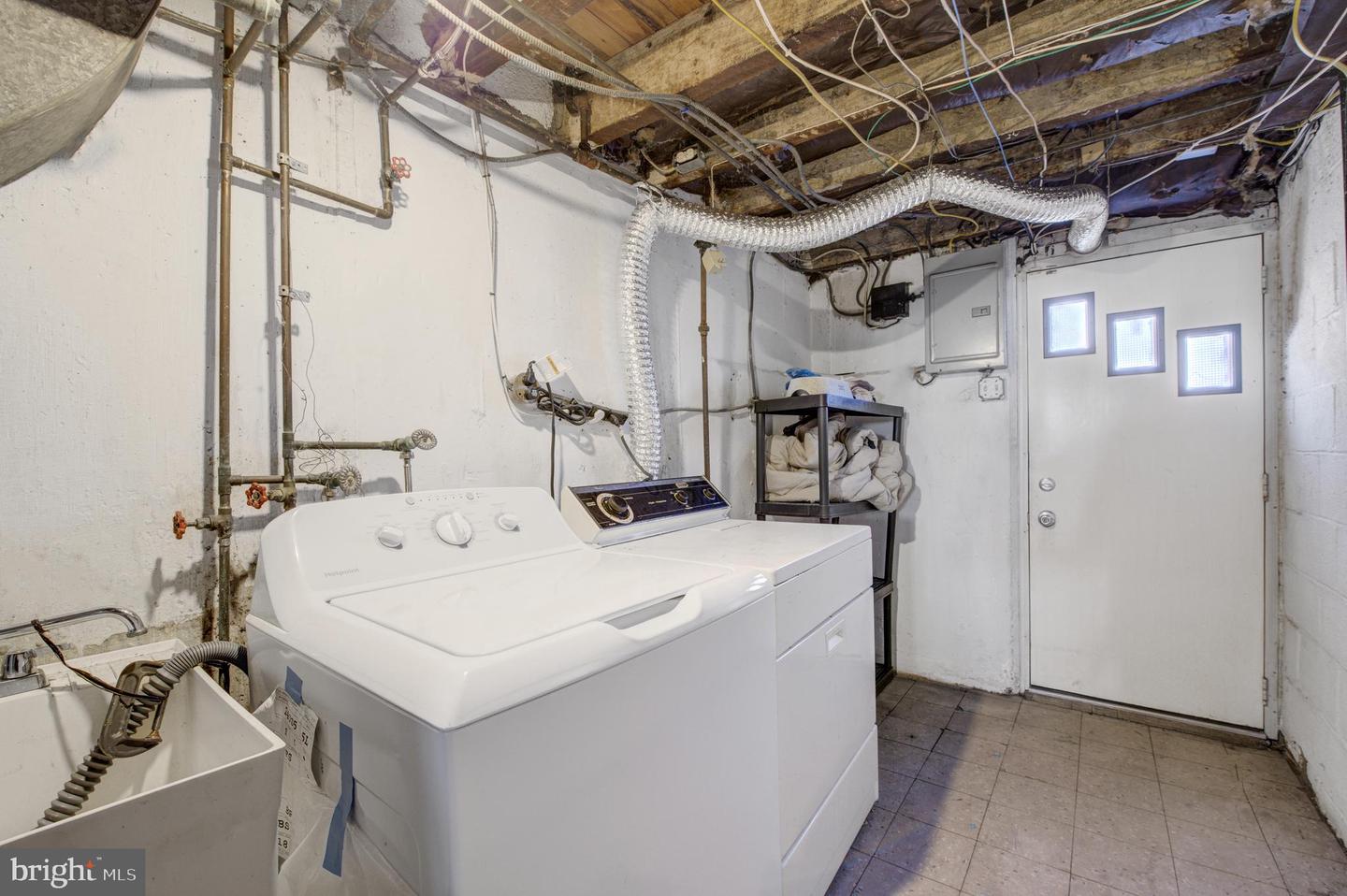 2125 Devereaux AVENUE