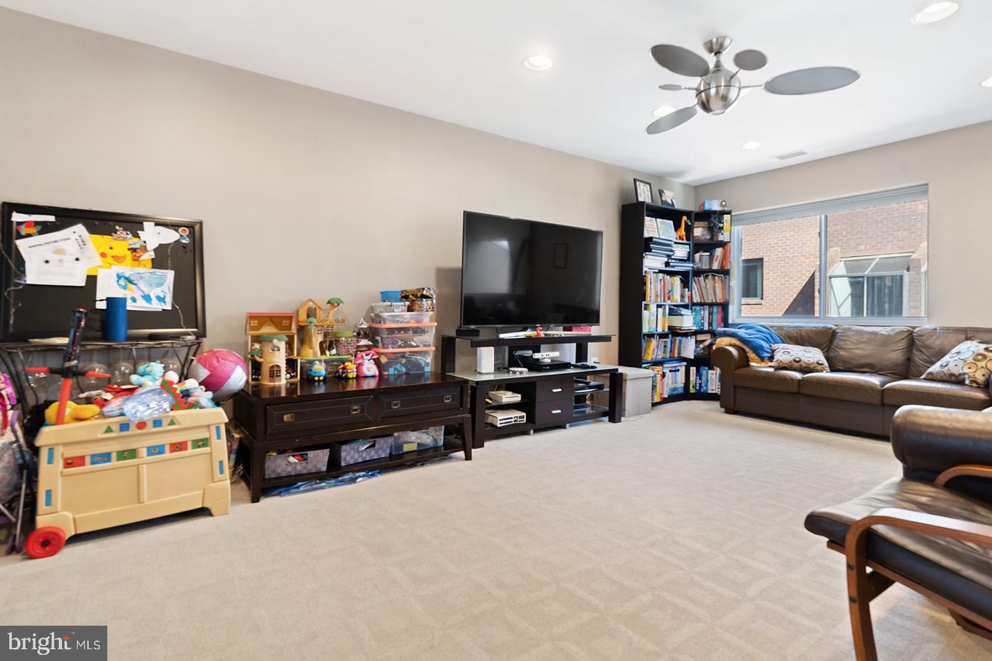 100 N 22ND N Unit: 103