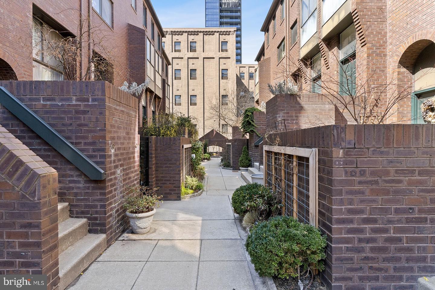 100 N 22ND N Unit: 103