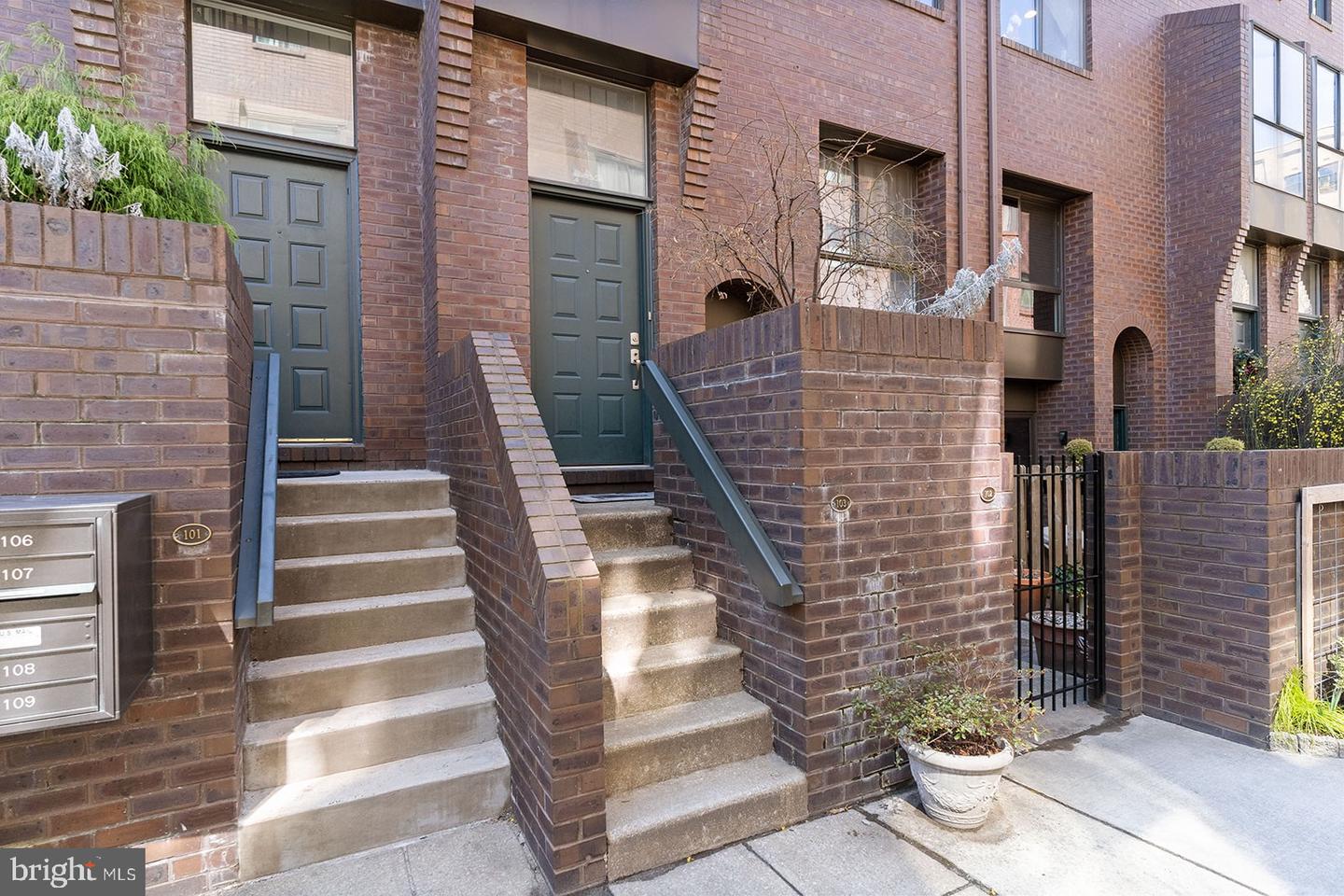 100 N 22ND N Unit: 103