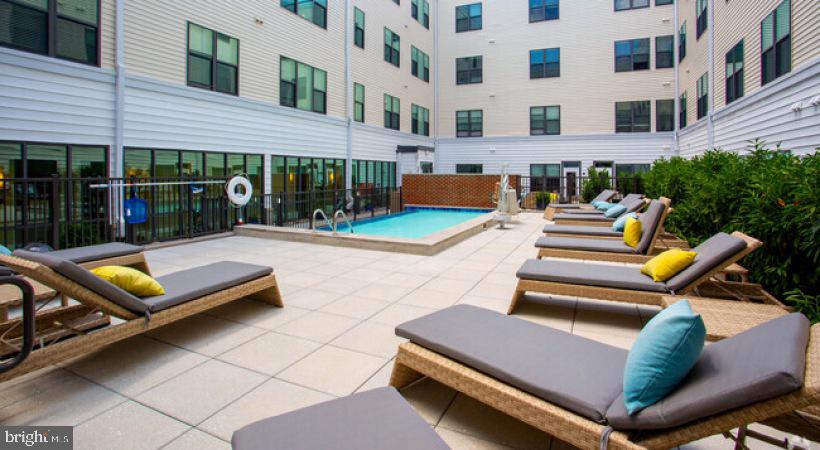 401 RACE STREET Unit: 214