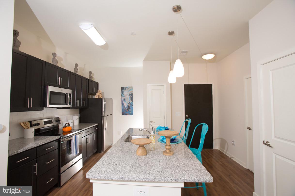 401 RACE STREET Unit: 214