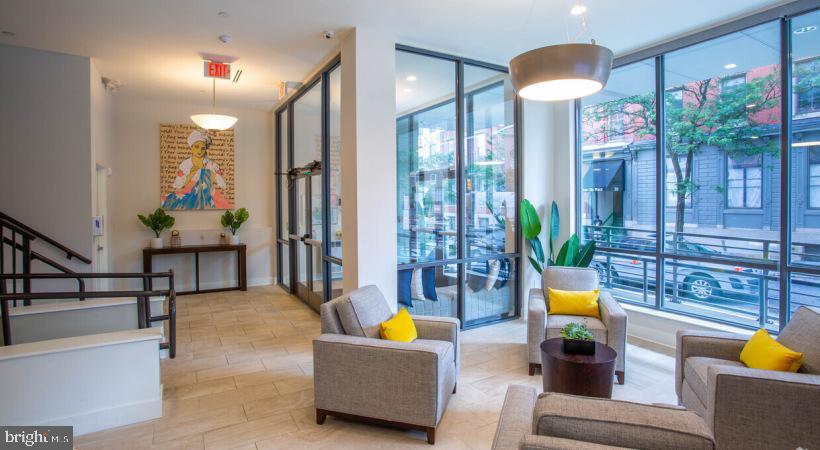 401 RACE STREET Unit: 214
