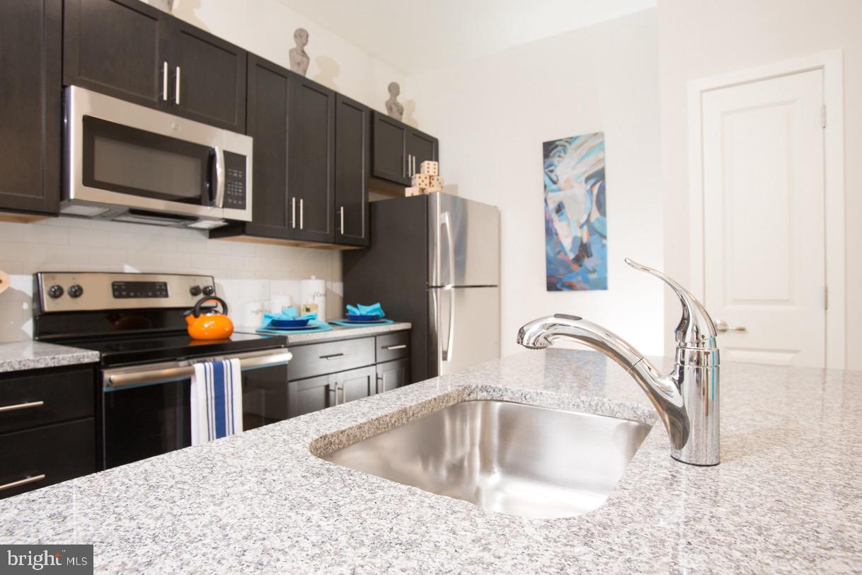401 RACE STREET Unit: 214