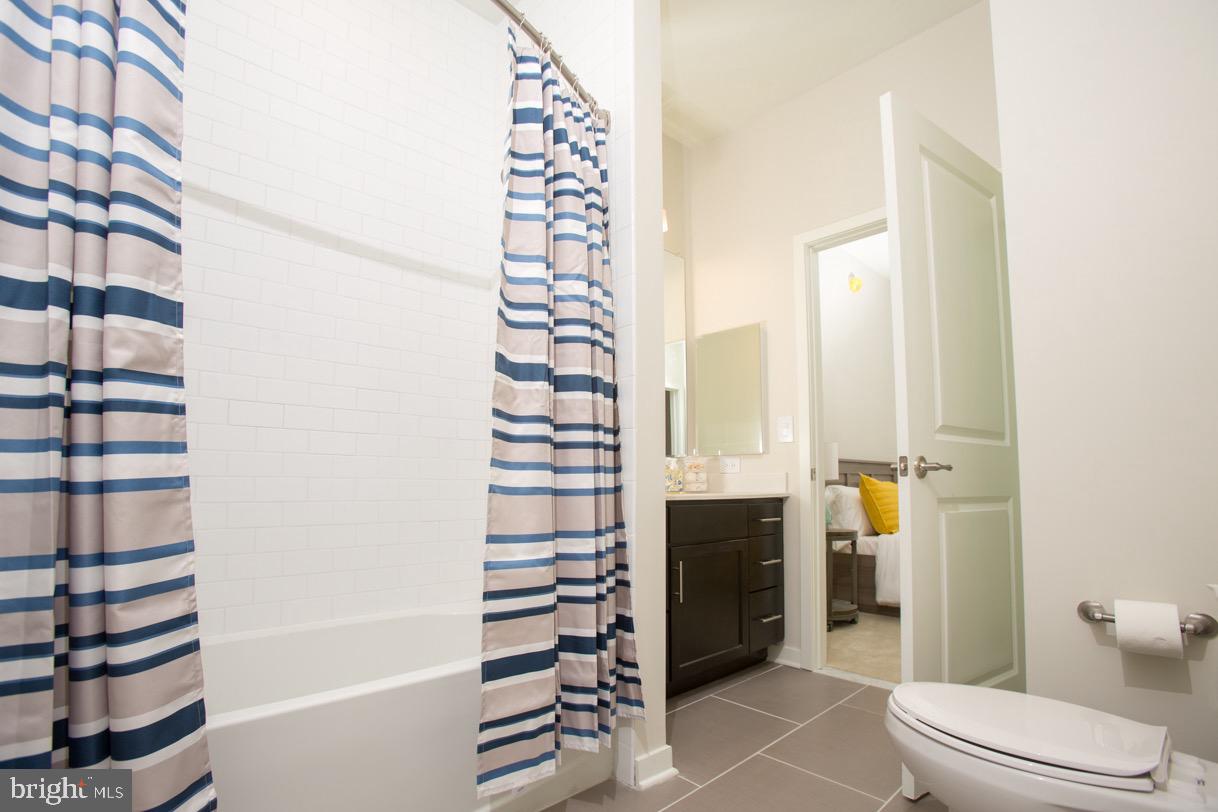 401 RACE STREET Unit: 214