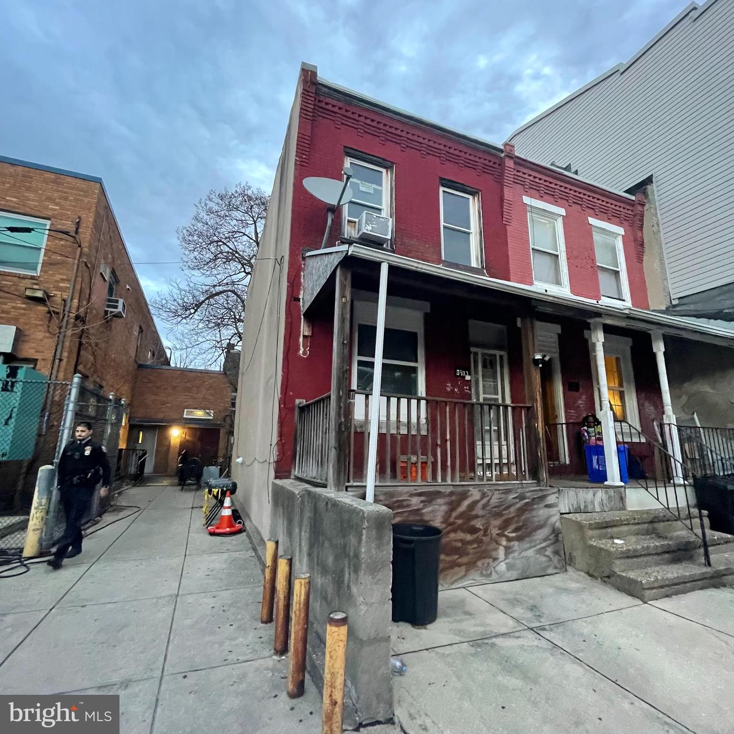 3917 Warren STREET