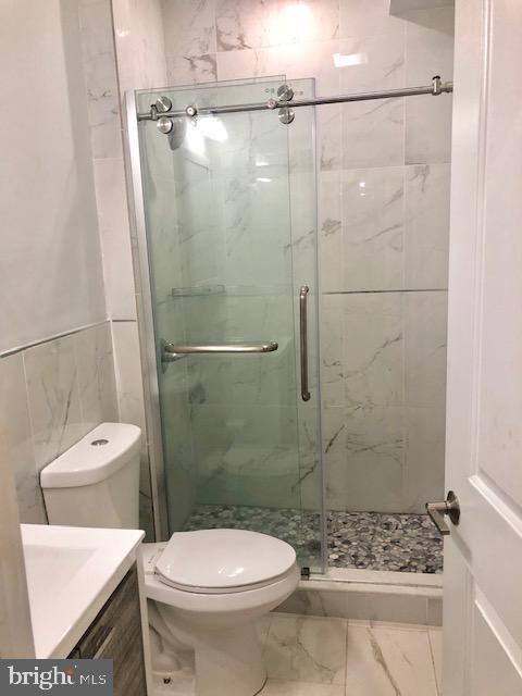 2562 Frankford AVENUE Unit: 1R