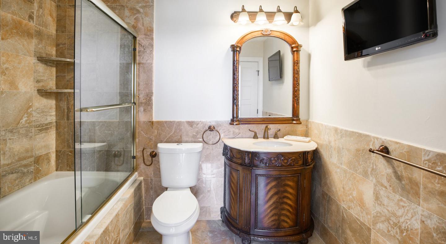 1 BROWN STREET Unit: 1205