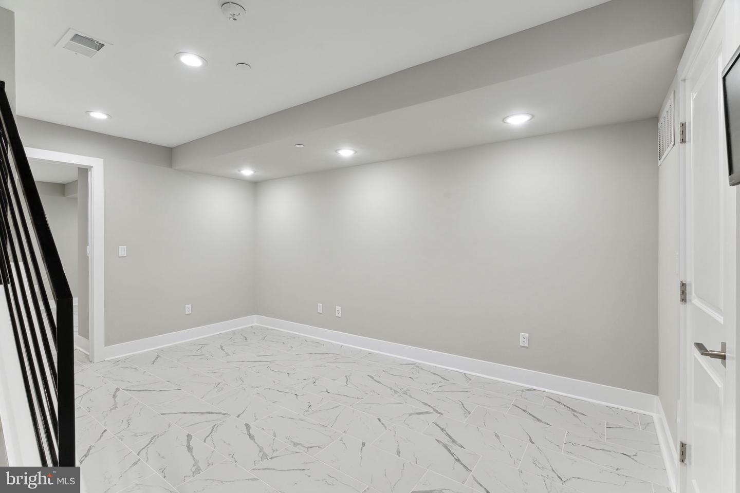 2622 TULIP STREET