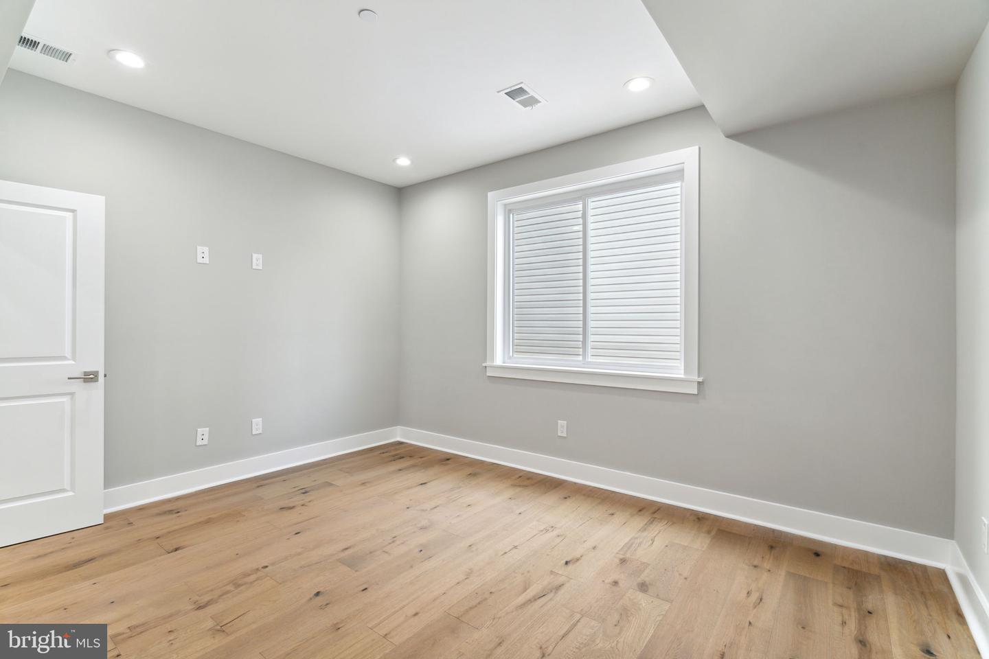 2622 TULIP STREET