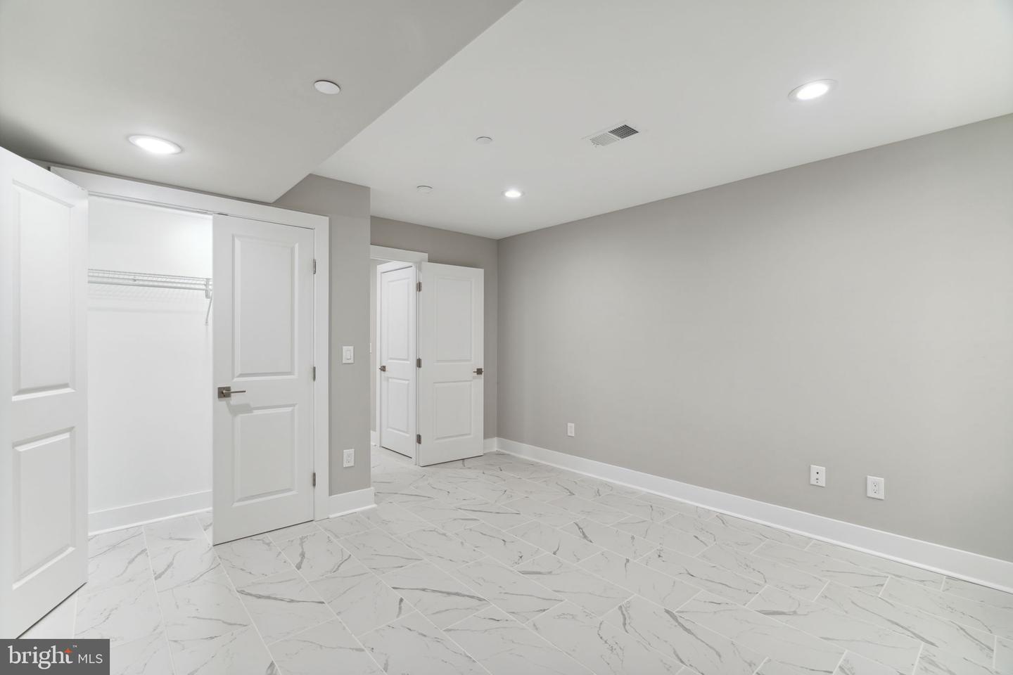 2622 TULIP STREET