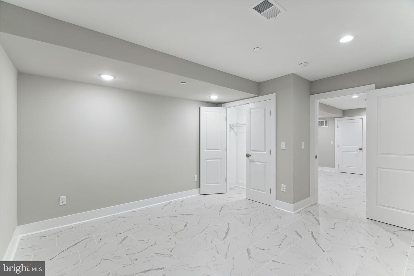 2622 TULIP STREET