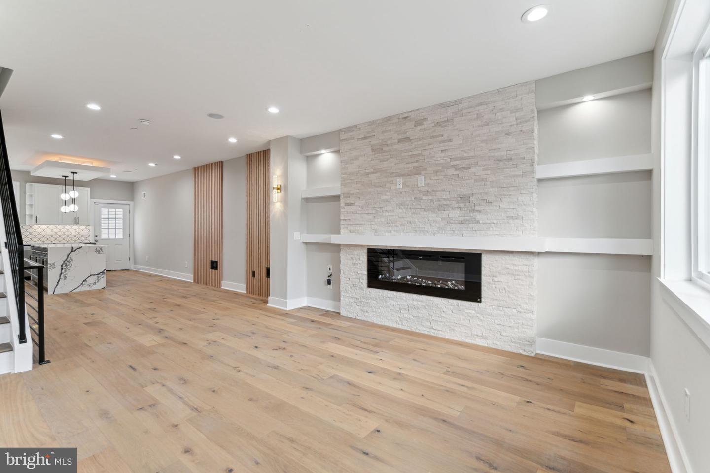 2622 TULIP STREET