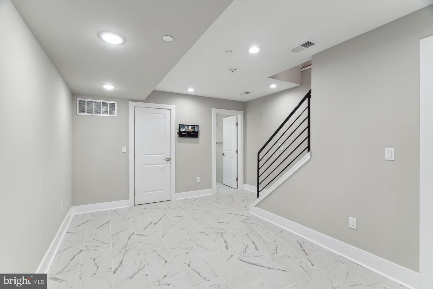2622 TULIP STREET
