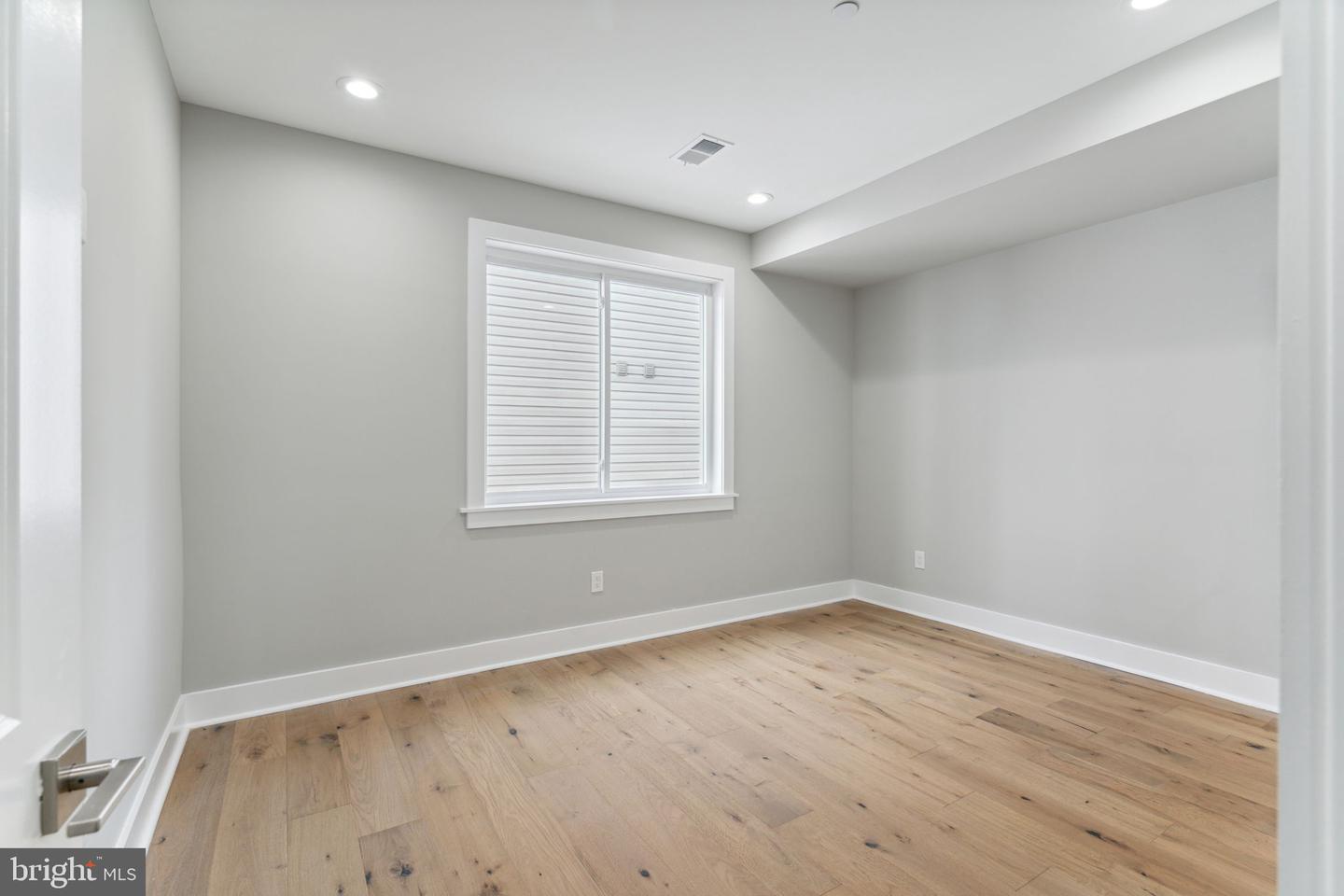 2622 TULIP STREET