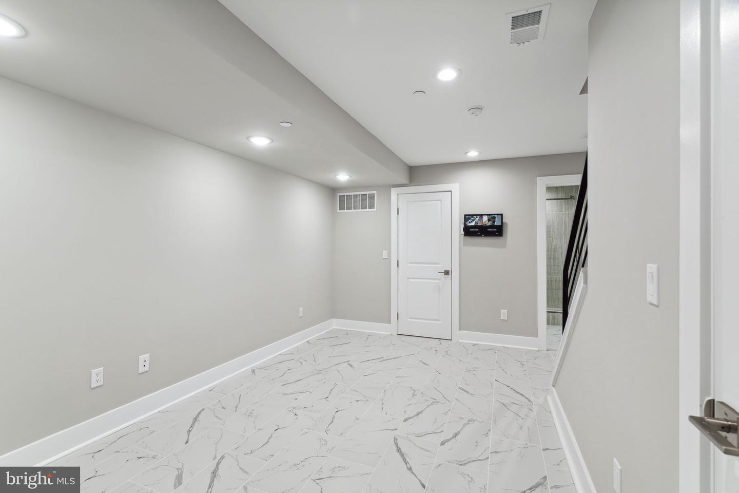 2622 TULIP STREET