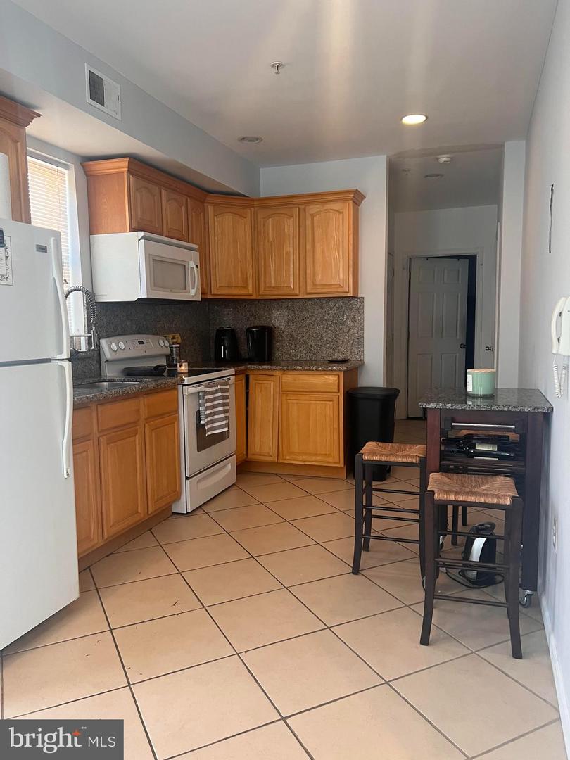 169 W Jefferson STREET Unit: 2