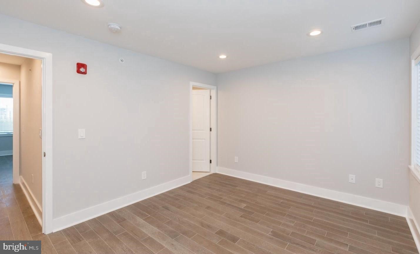 2564 Frankford AVENUE Unit: 3R
