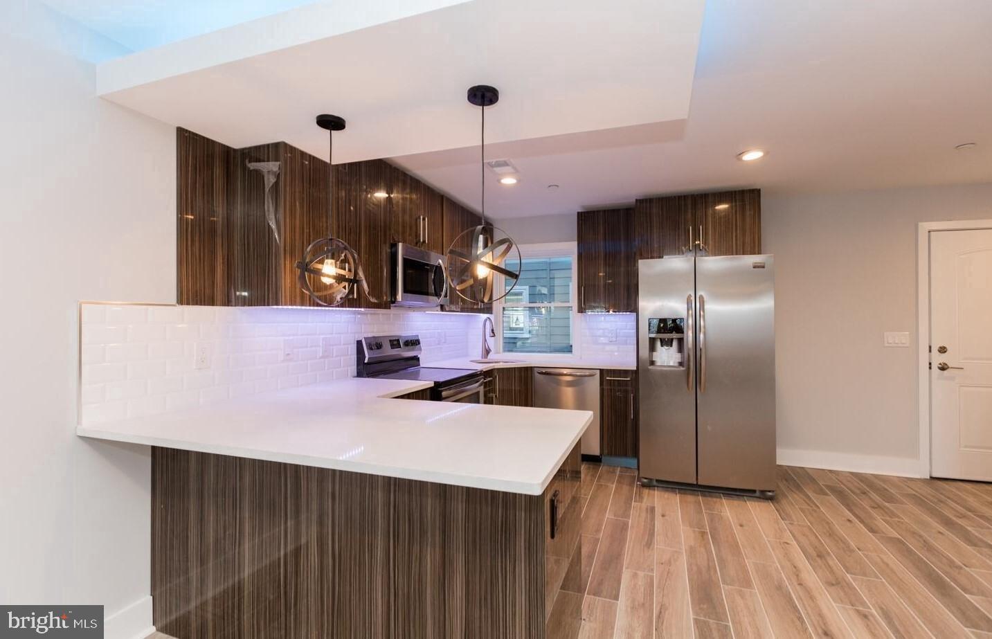 2564 Frankford AVENUE Unit: 3R