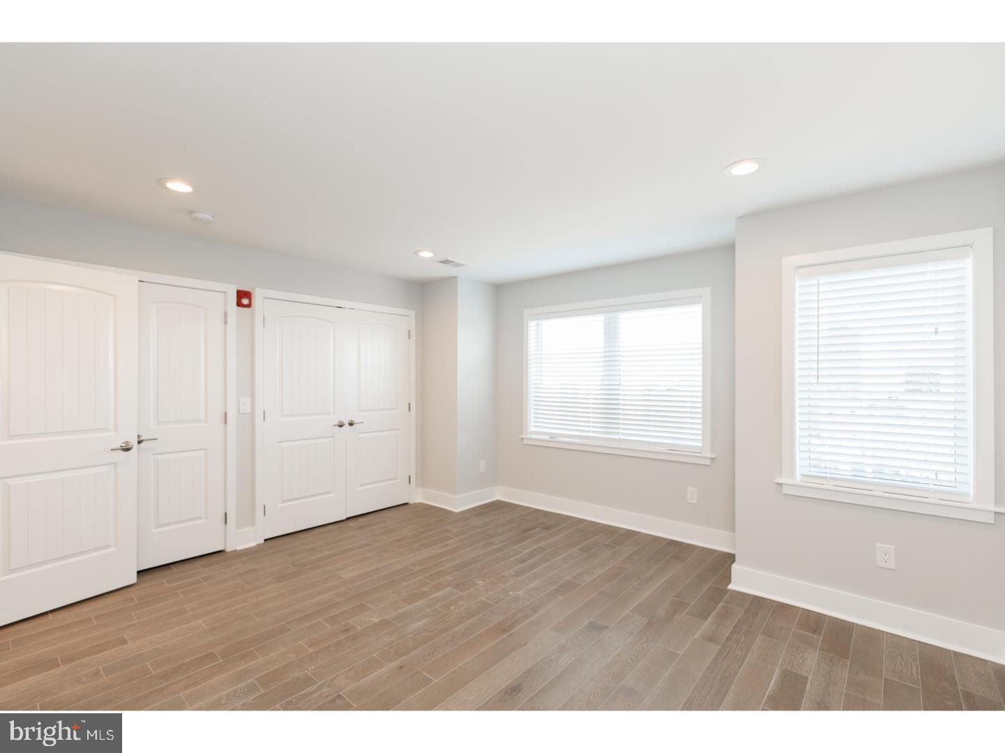 2564 Frankford AVENUE Unit: 3R